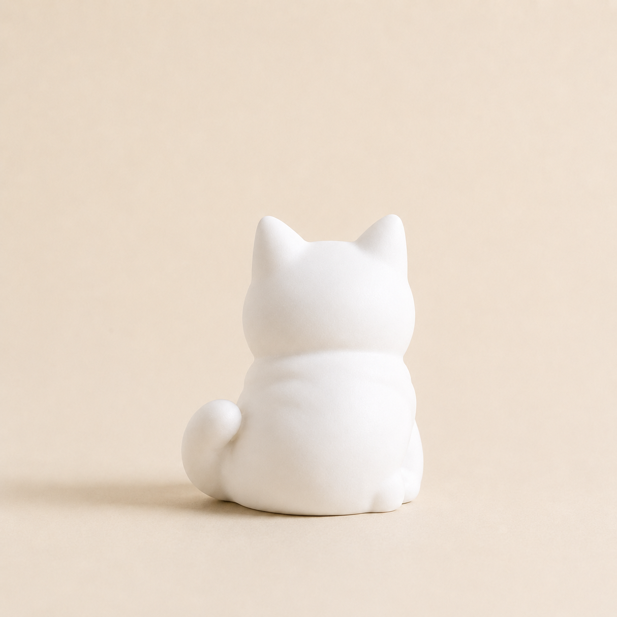 Minimalist Smiling Cat Figurine – Modern Home Decor Accent